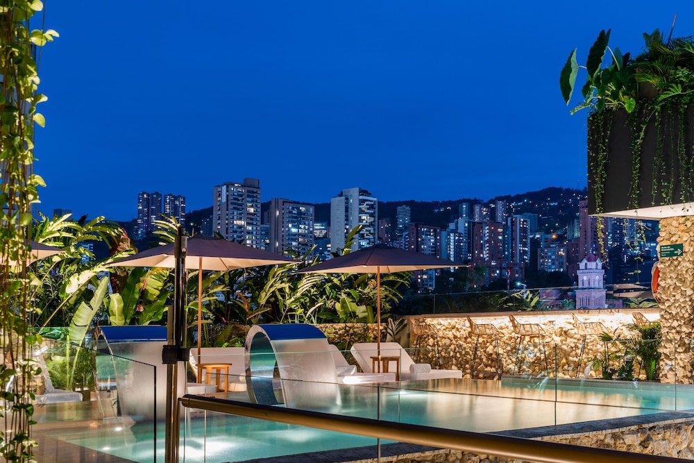 Elcielo Hotel and Restaurant 48/56