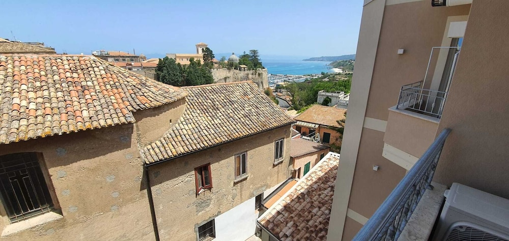 Eliseo Palace Tropea 46/55