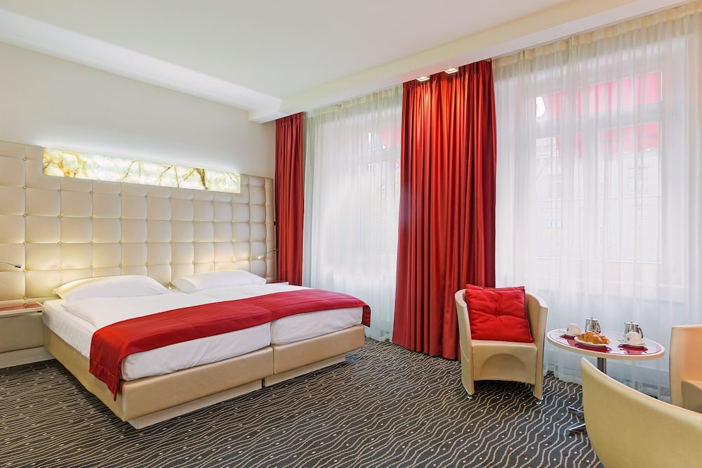 HOTEL ST GOTTHARD 43/84
