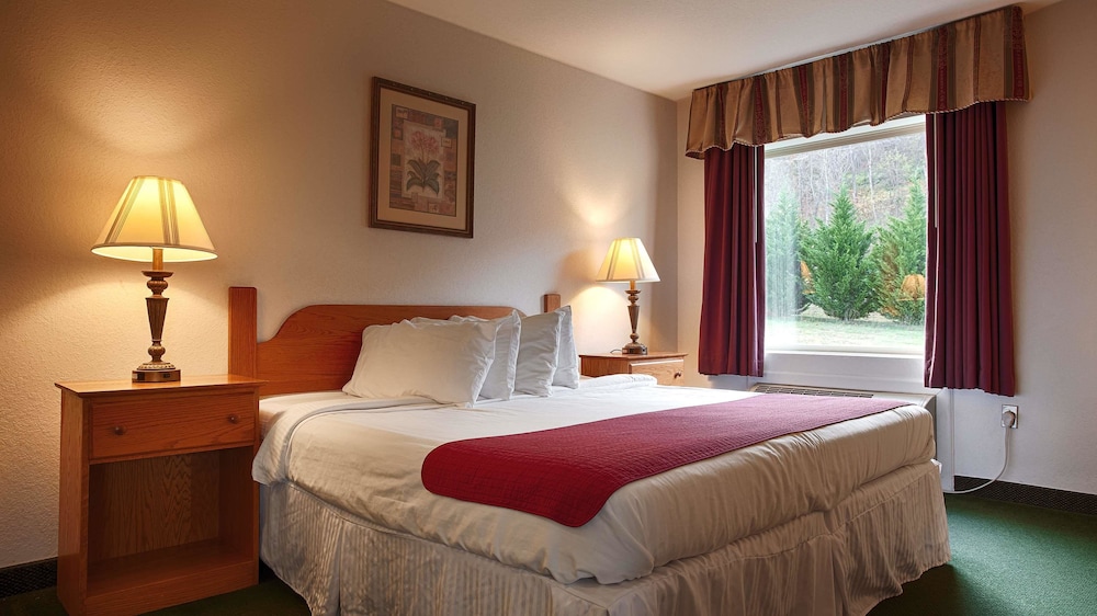 SureStay Plus by Best Western Berkeley Springs 18/38
