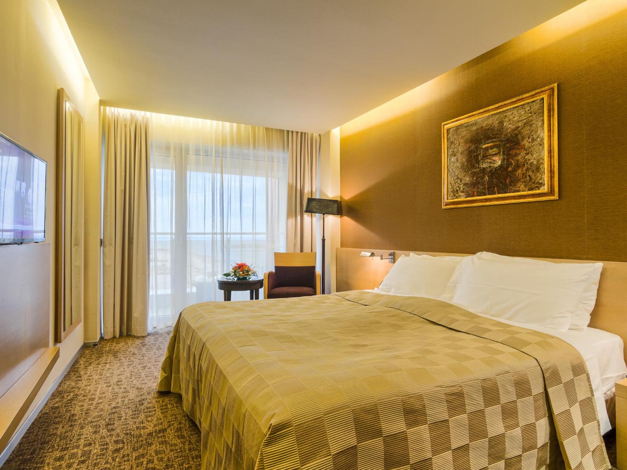 Room, Double Bed, Side Sea View, Balcony