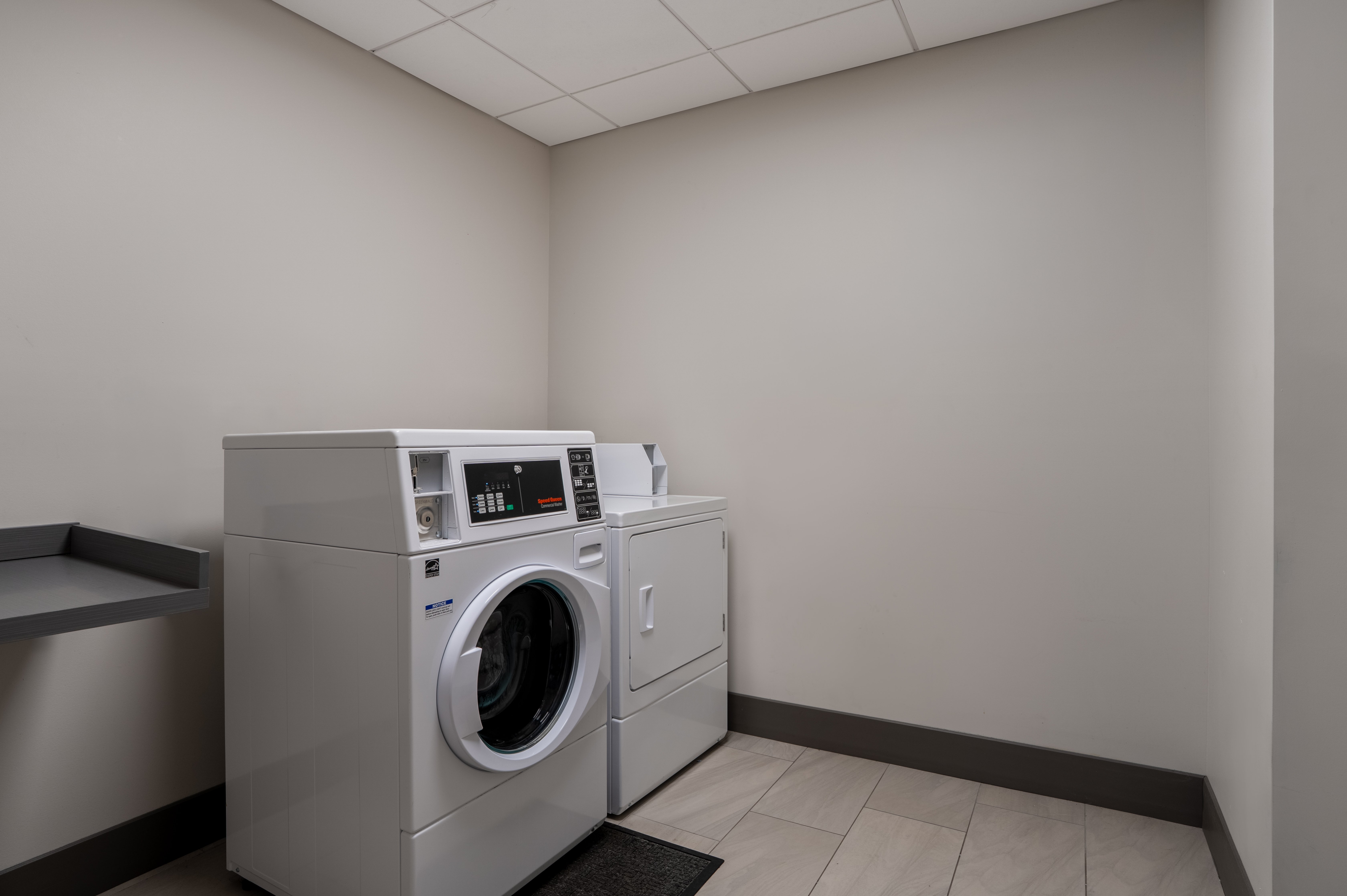 Holiday Inn Express and Suites Linden by IHG 54/55