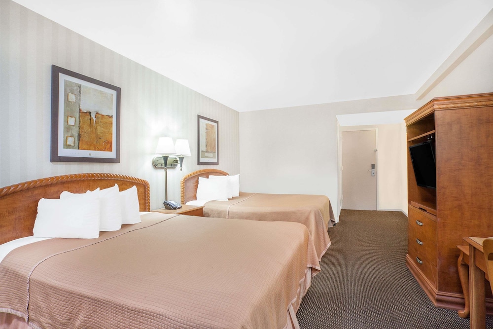Howard Johnson by Wyndham Atlantic City 25/40