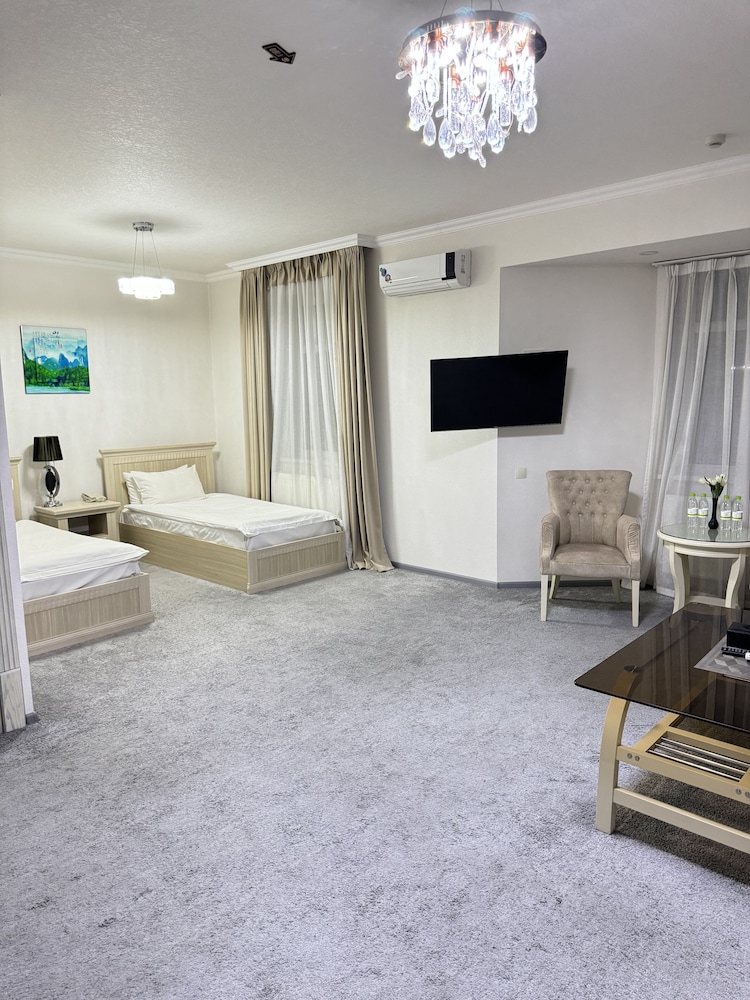 Alexander Hotel 27/38