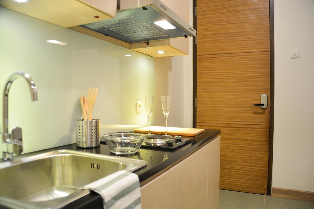 Treehouse Suites 50/50