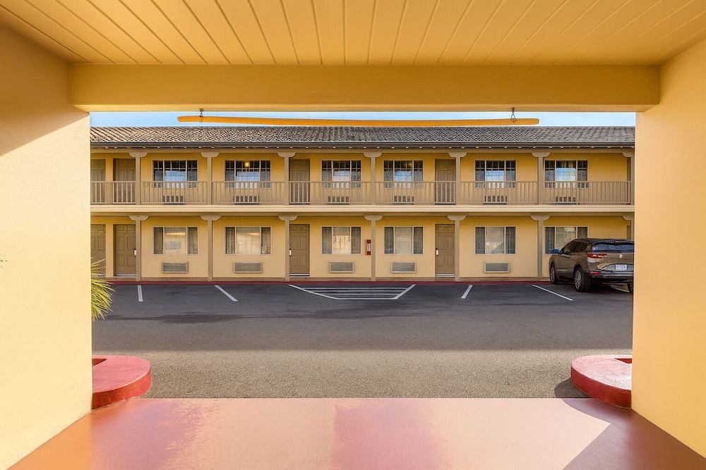 El Castell Motel 8/65