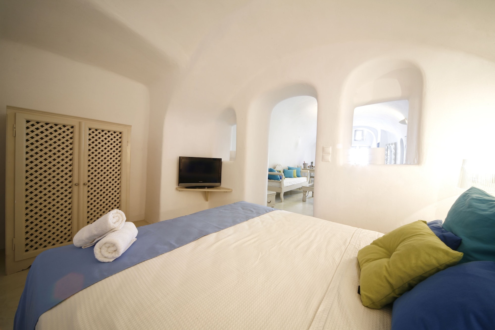 SUPERIOR, SUITE, QUEEN BED, SOFA