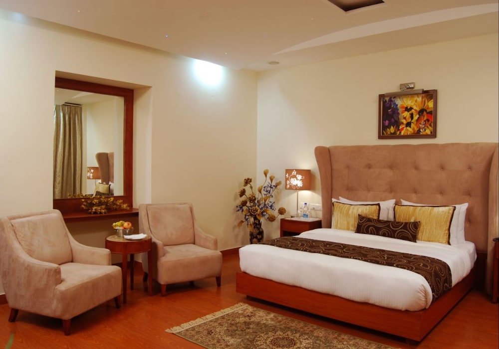 EXECUTIVE, SUITE, KING BED