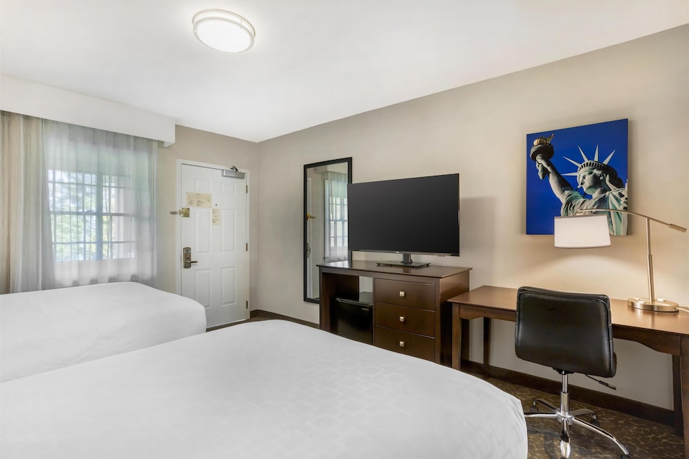 غرفة قياسية بسريرين مزدوجين، Best Western Fort Lee 4/8