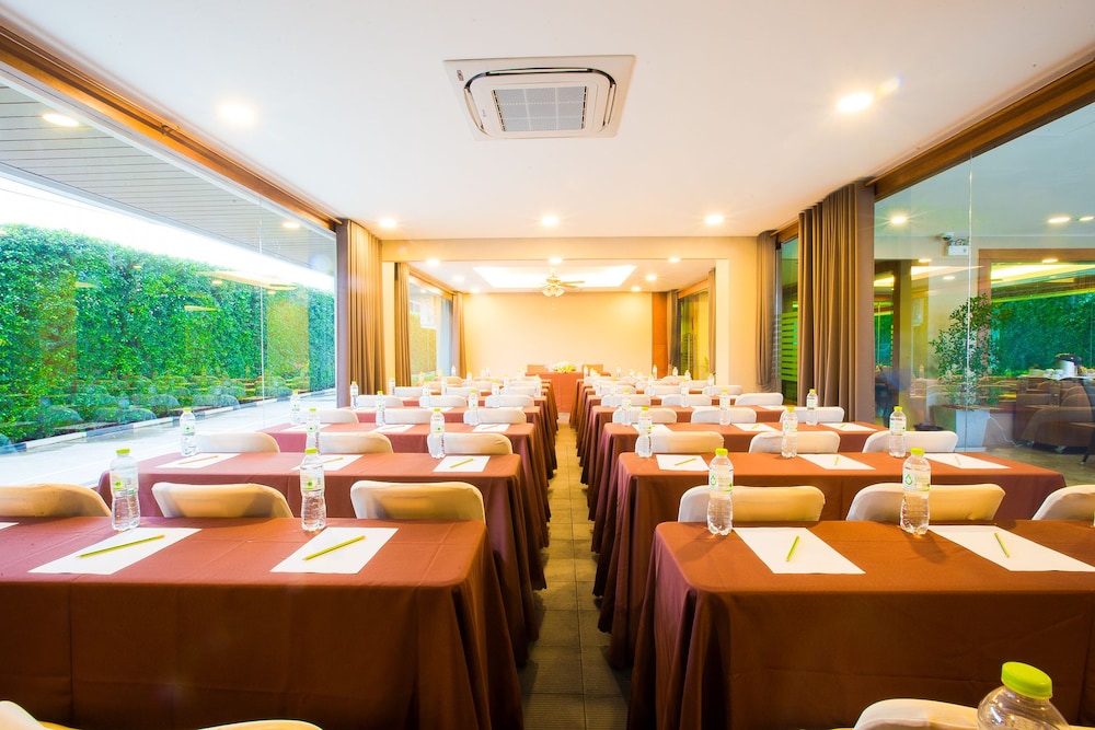 Romantic Khon Kaen Hotel 40/52