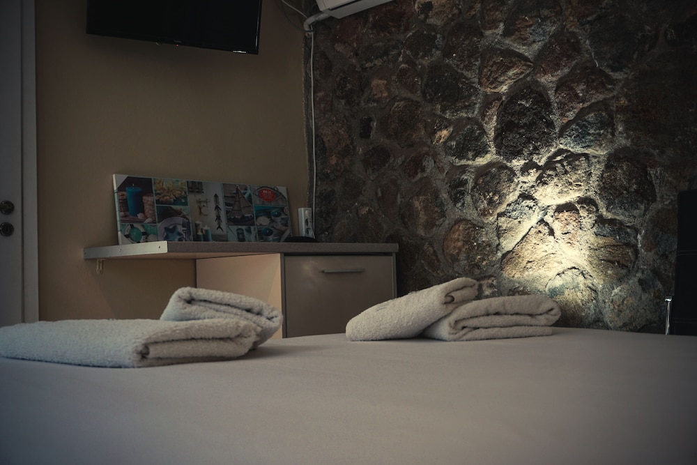 Marini Luxury Apartments And Suites 33/75
