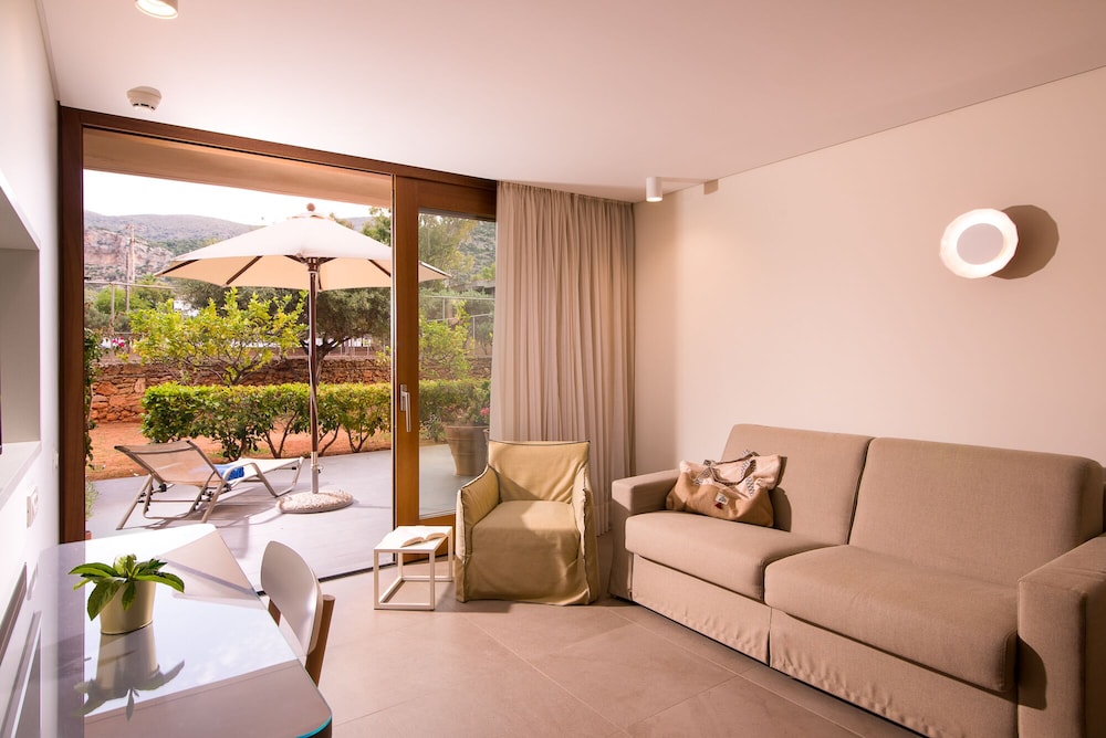 Kernos Beach Hotel and Bungalows 18/50