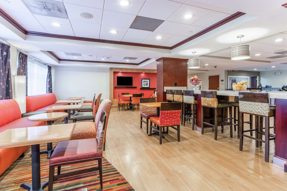 Hampton Inn Groton 45/56