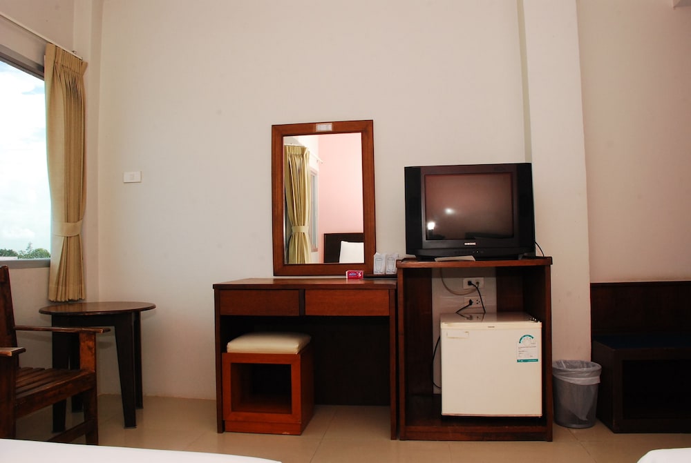 Prachuap Beach Hotel 32/40