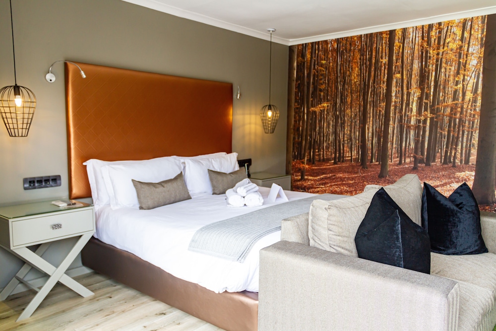 LUXURY, SUITE, KING BED, GARDEN VIEW