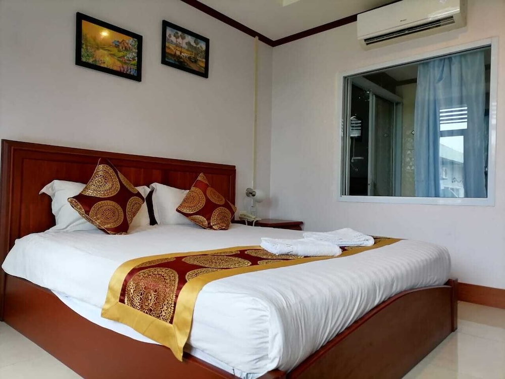 Vilayvong Hotel 12/50