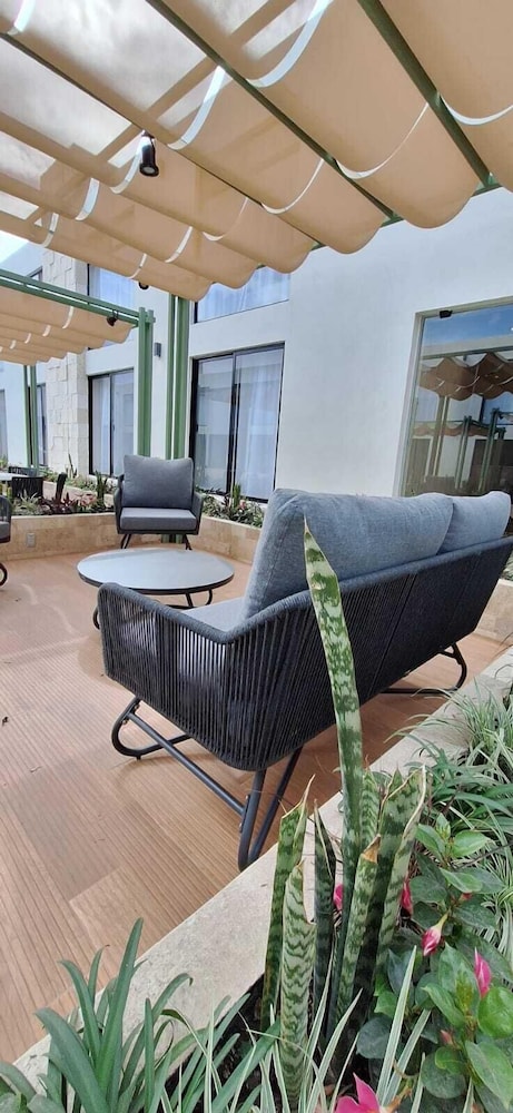 La Posada Hotel &amp; Suites 58/68