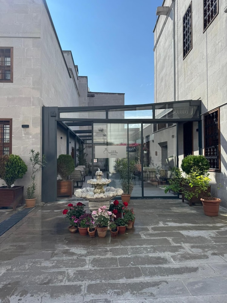 Four Mansions Hotel 37/45