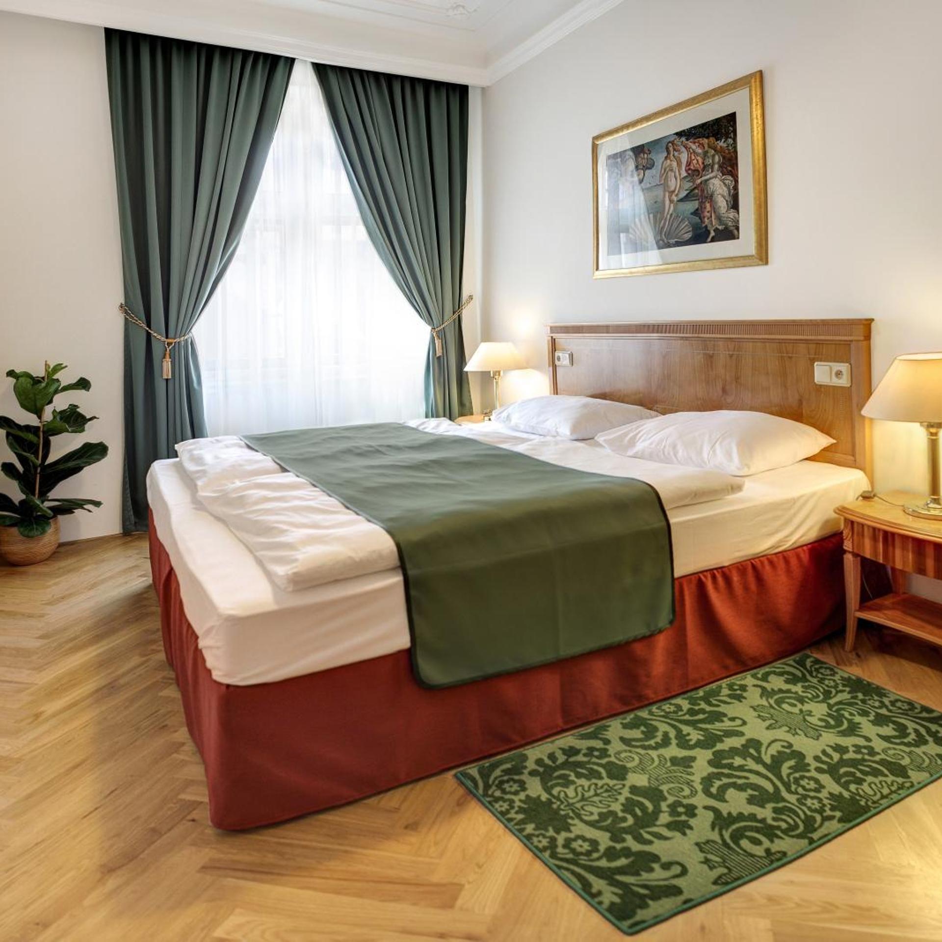 جناح، Grandhotel Ambassador Narodni Dum 2/3