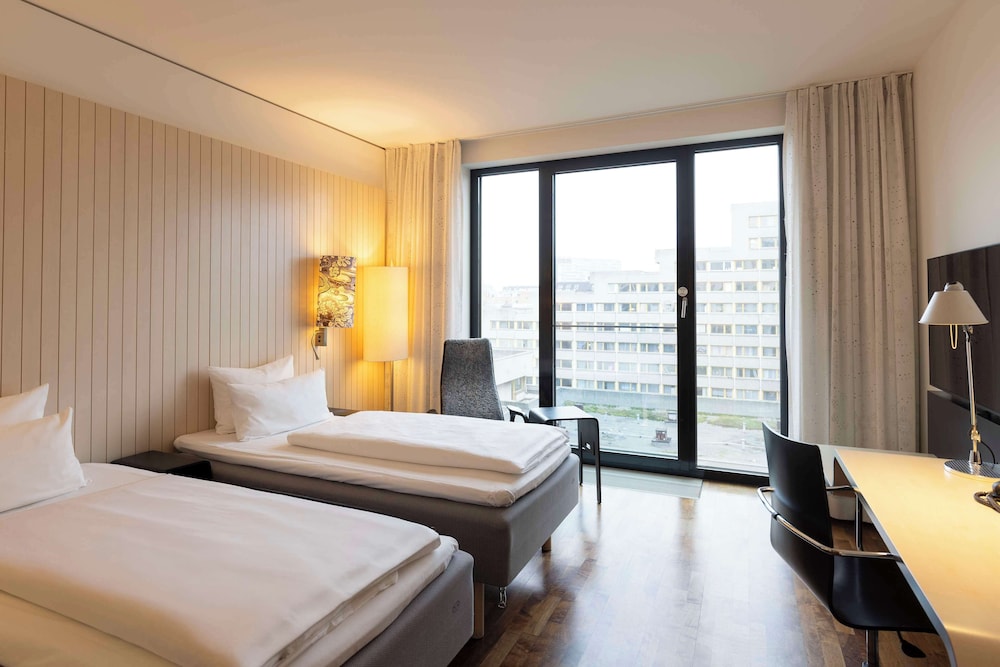 ROOM, TWIN BEDS