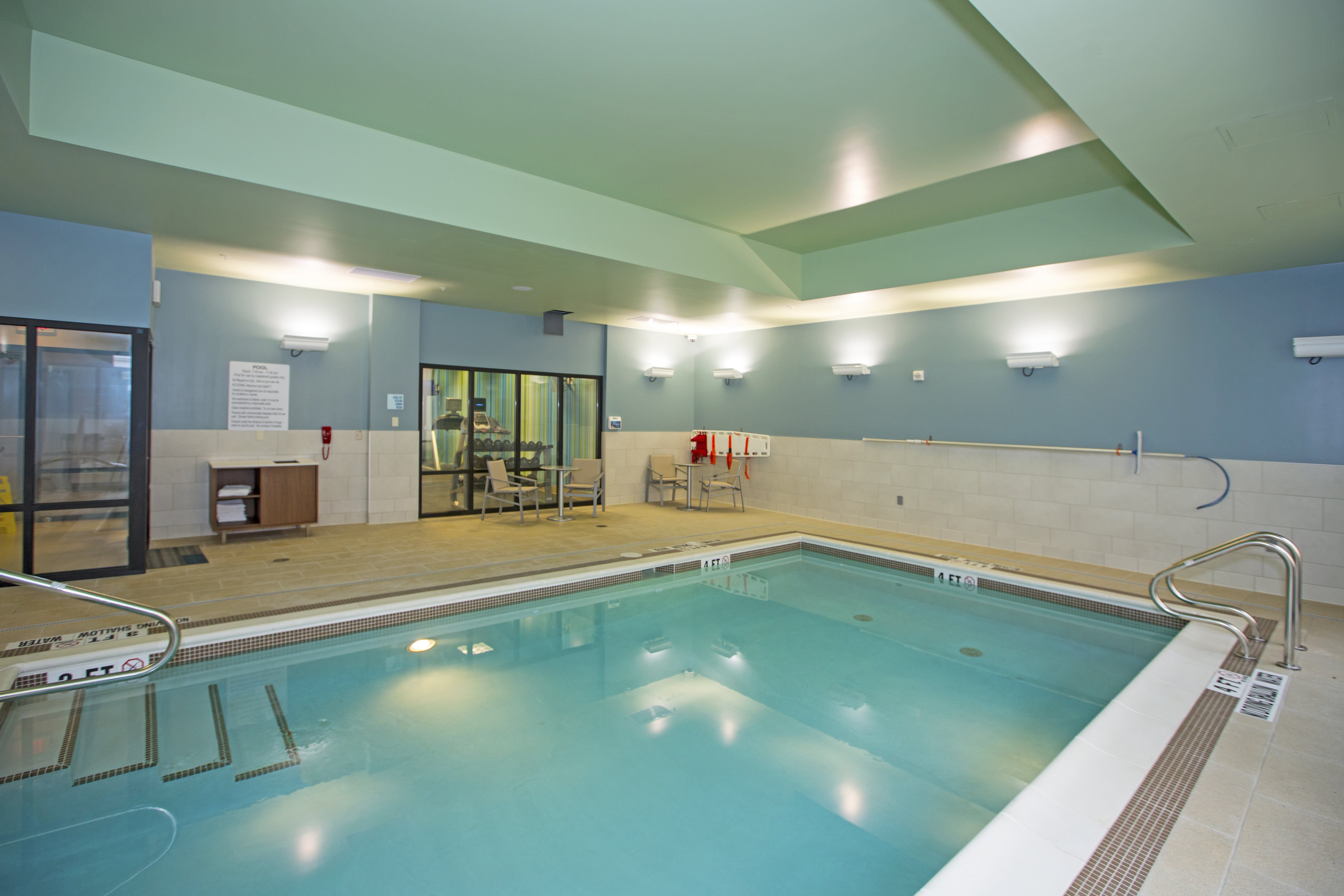 Holiday Inn Express Suites Pittsburgh North Shore 37/60