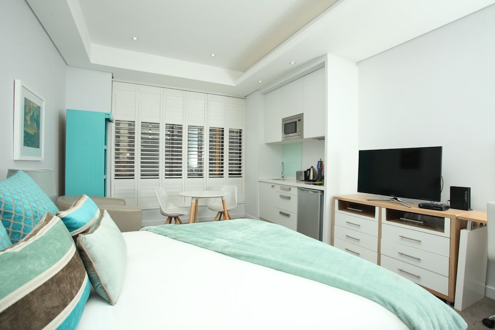 Sandton Skye Unit 702 13/50