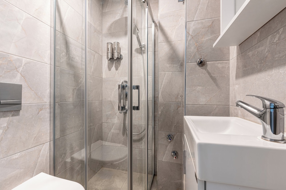 Echinus Hotels 47/48