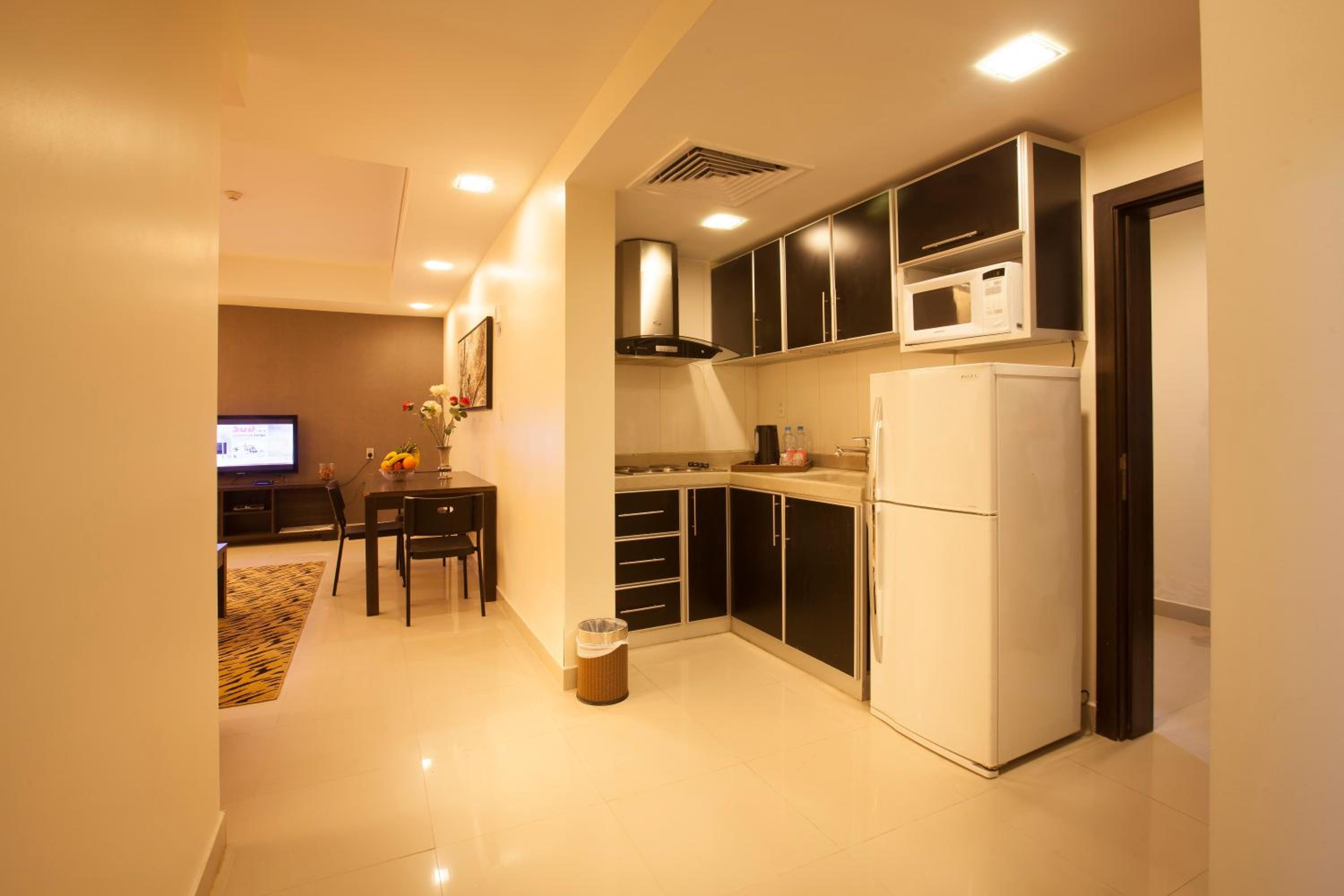 Watheer Hotel Suite 34/44