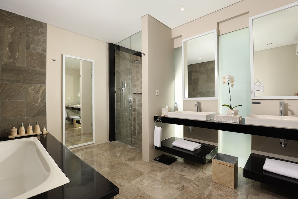 Amadea Resort & Villas 63/65