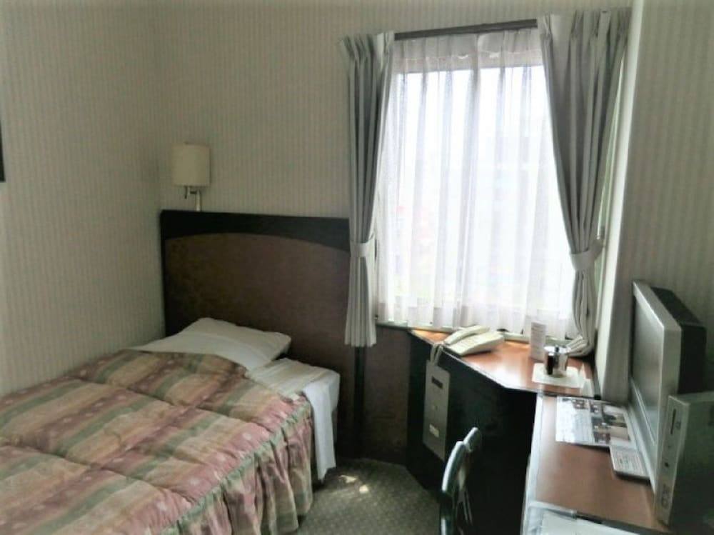 Hotel Half Time 16/46
