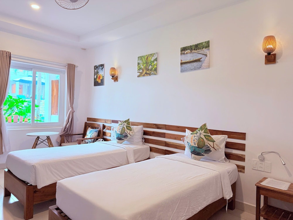 SUPERIOR, TWIN BEDS, GARDEN VIEW