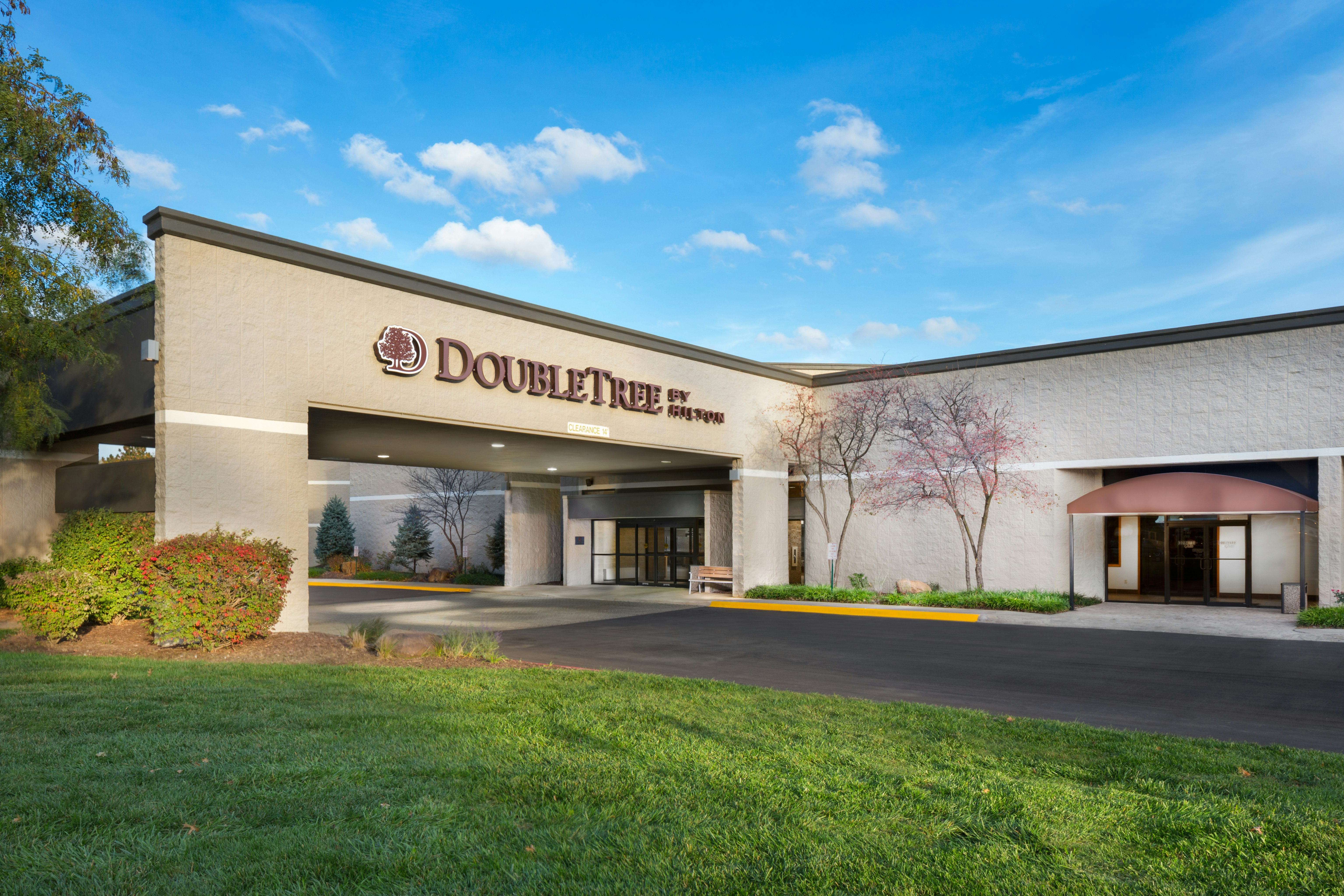 Doubletree By Hilton Hotel Lawrence 20/22