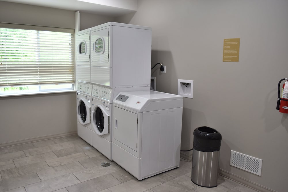 CANDLEWOOD SUITES KANSAS CITY - INDEPENDENCE 27/63