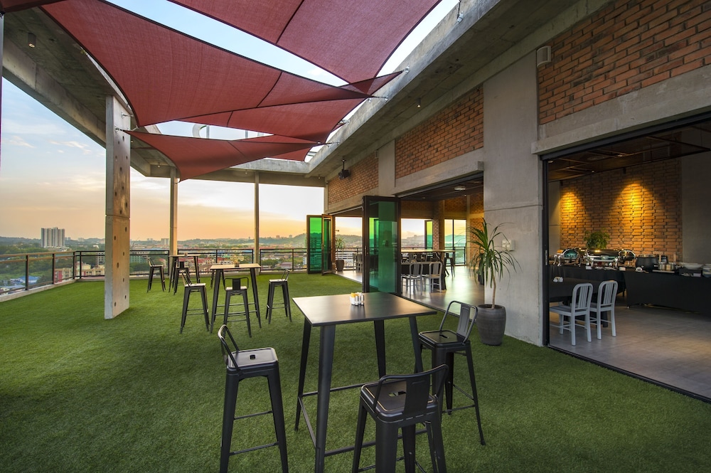 Ibis Styles Kota Kinabalu Inanam Hotel 28/38