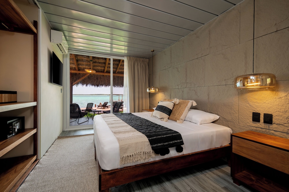 Casa Aakal Lagoon Front 13/44