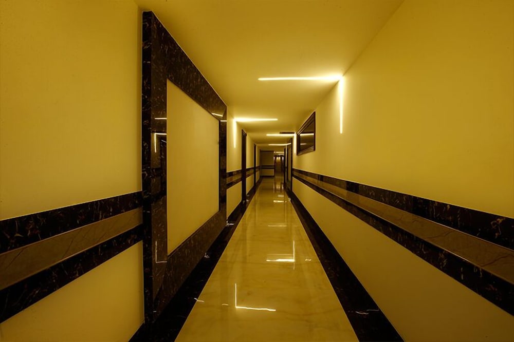 OYO Premium Bhai Bala Chowk 22/48