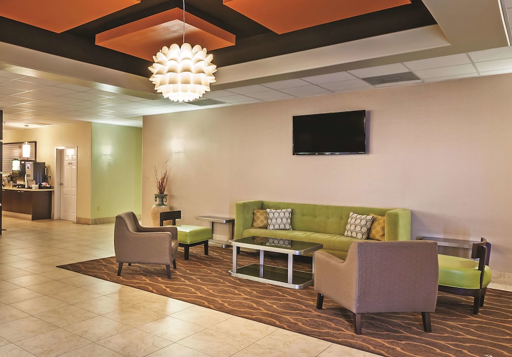La Quinta Inn & Suites by Wyndham Angleton 32/50