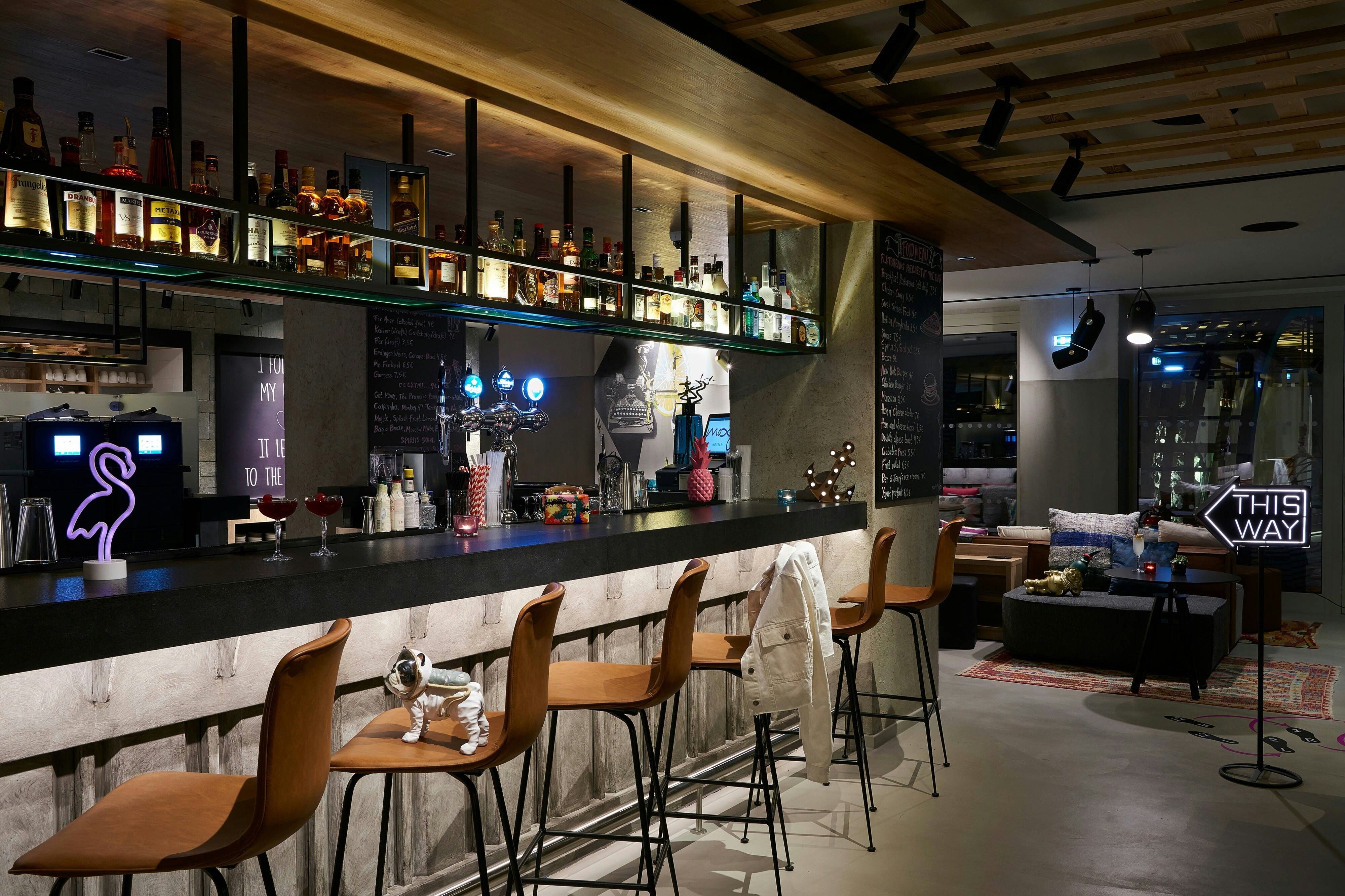 Moxy Patra Marina 18/30