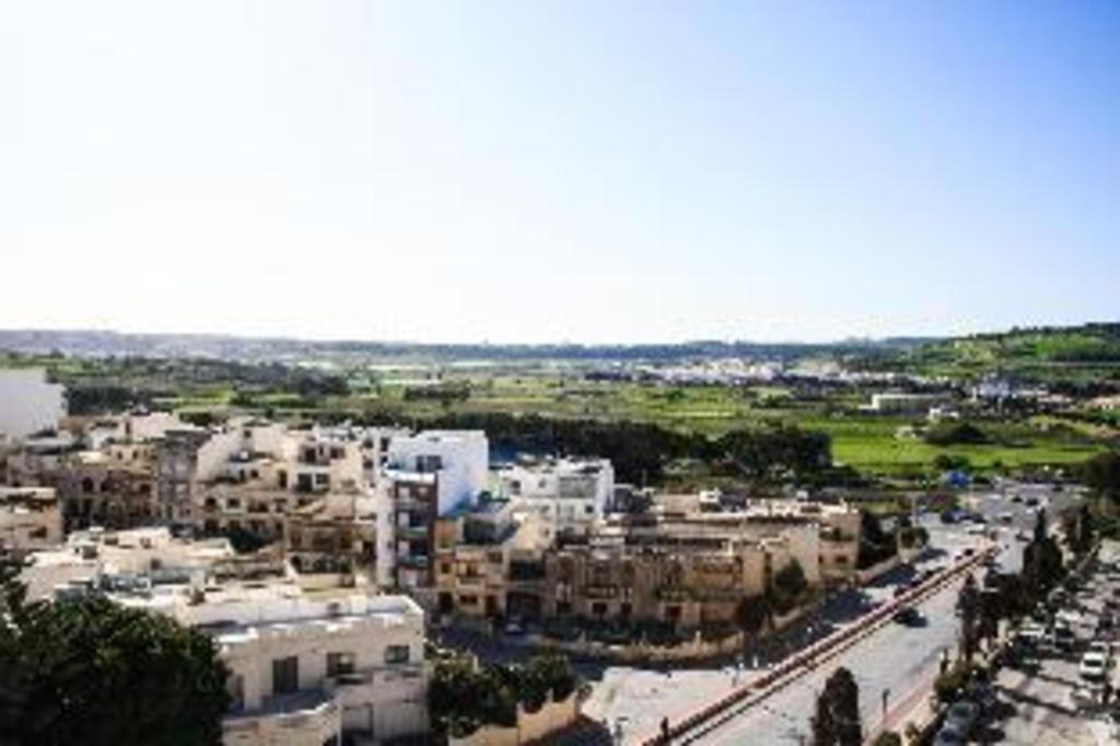 غرفة قياسية مفردة بسريرين منفصلين