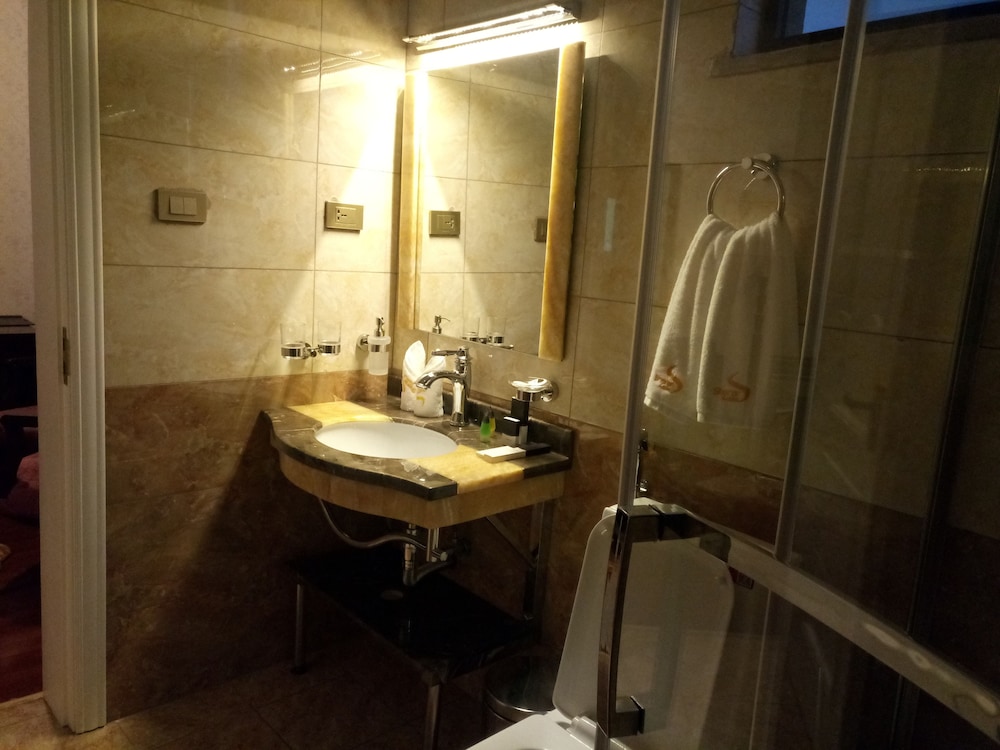 Sherar Addis Hotel 27/30