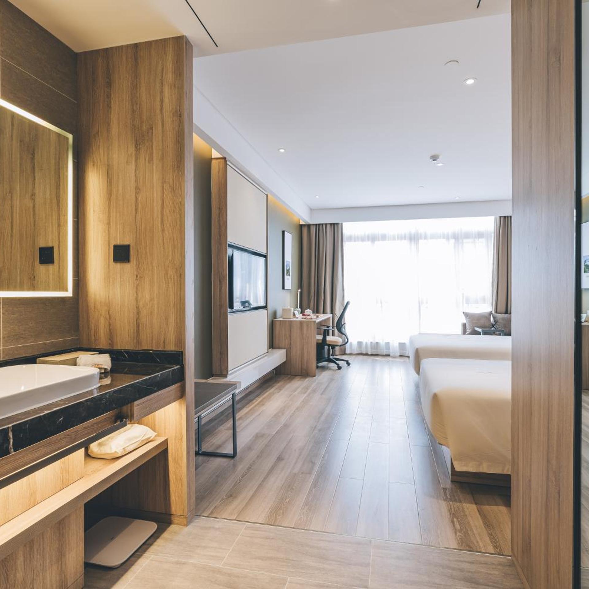 Atour Hotel (Haining Leather City Nanguanxiang) 35/50