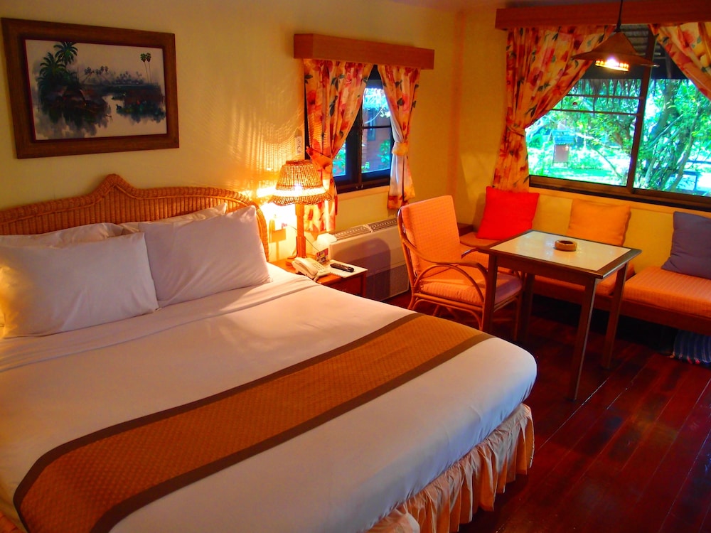 SUNSET VILLAGE BEACH RESORT 10/50