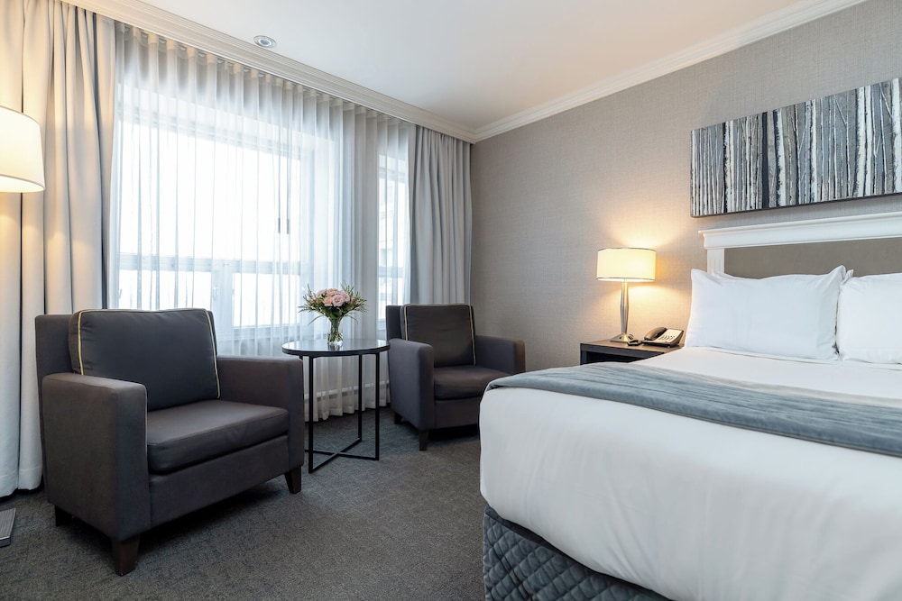 DELUXE, 2 DOUBLE BEDS