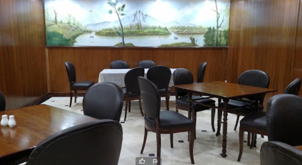 restaurant cafeteria