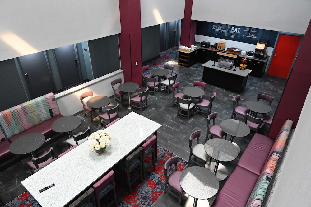 restaurant cafeteria