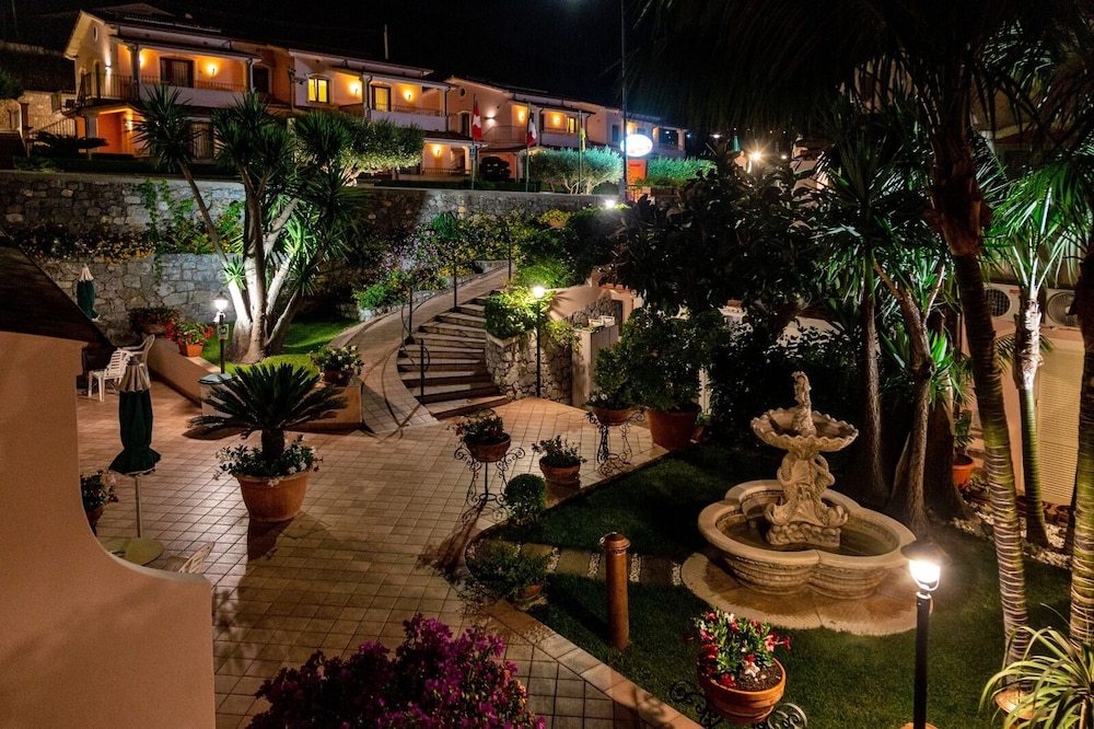 Hotel Ristorante Borgo La Tana 23/50