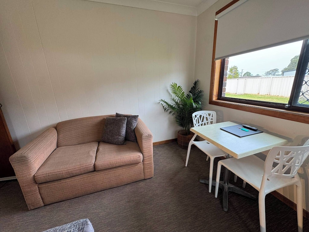 KARUAH MOTOR INN 46/59