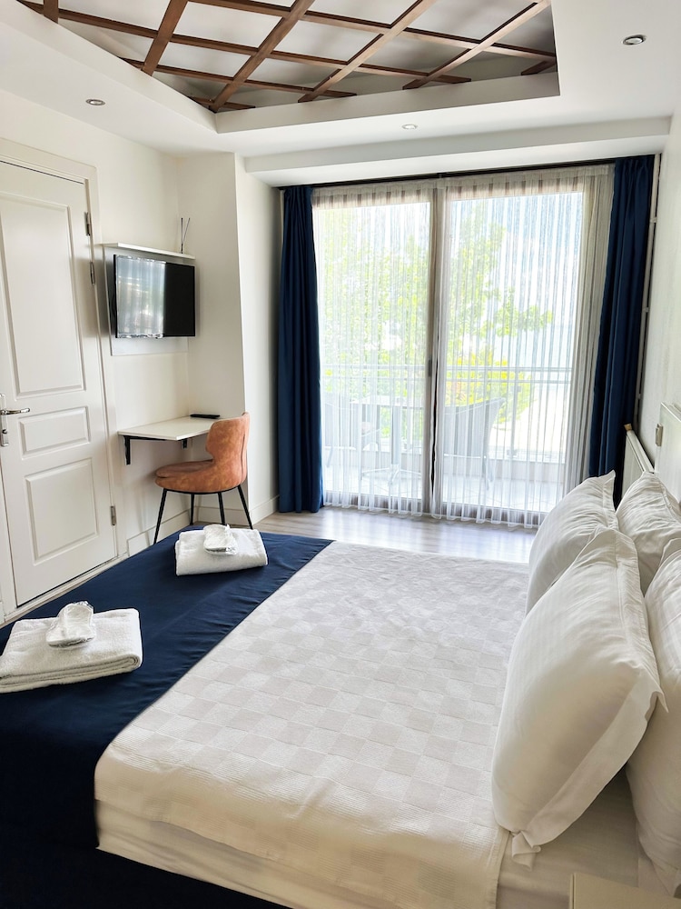Buyukada Comfort Hotel 15/50