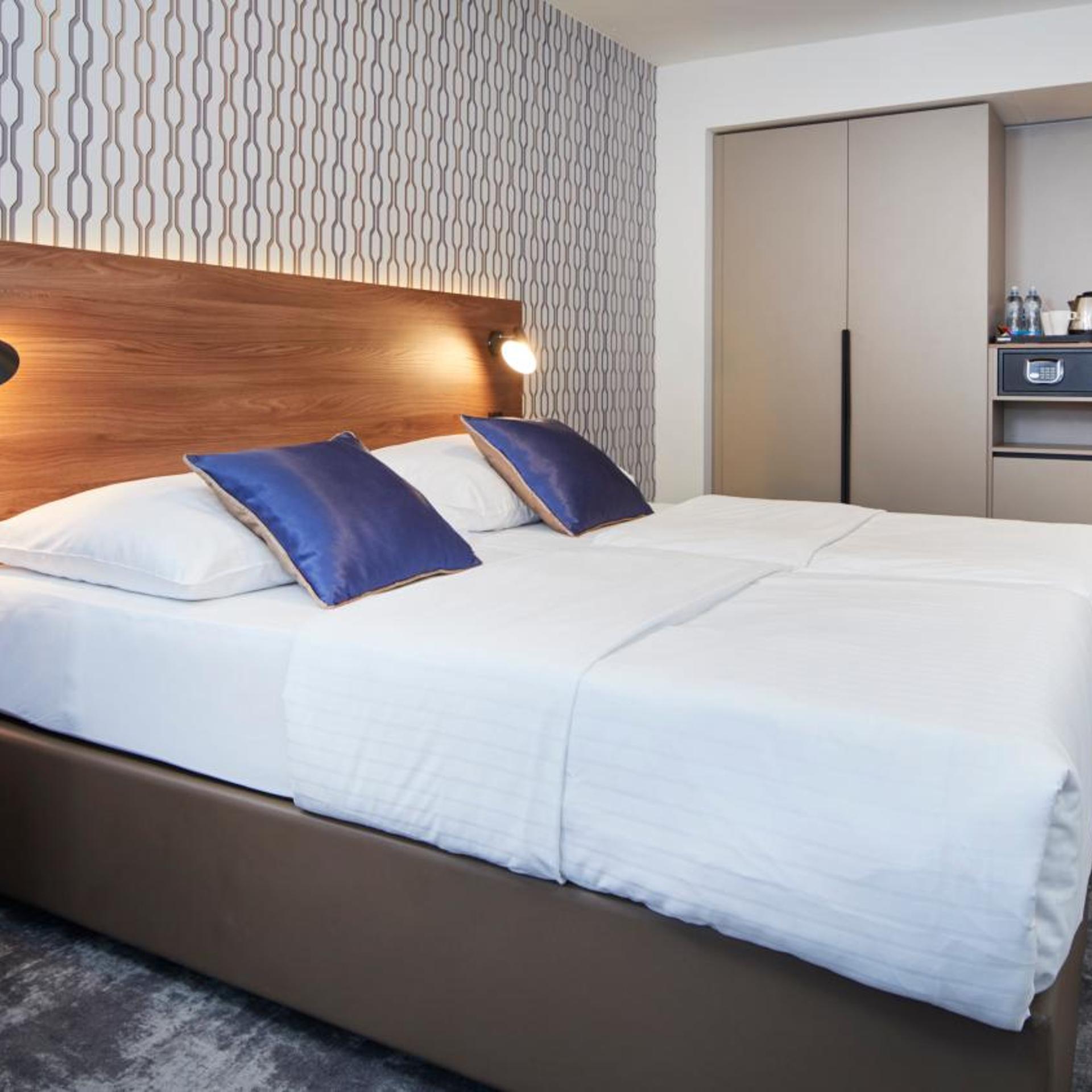 Deluxe, Double Bed, Pool Access