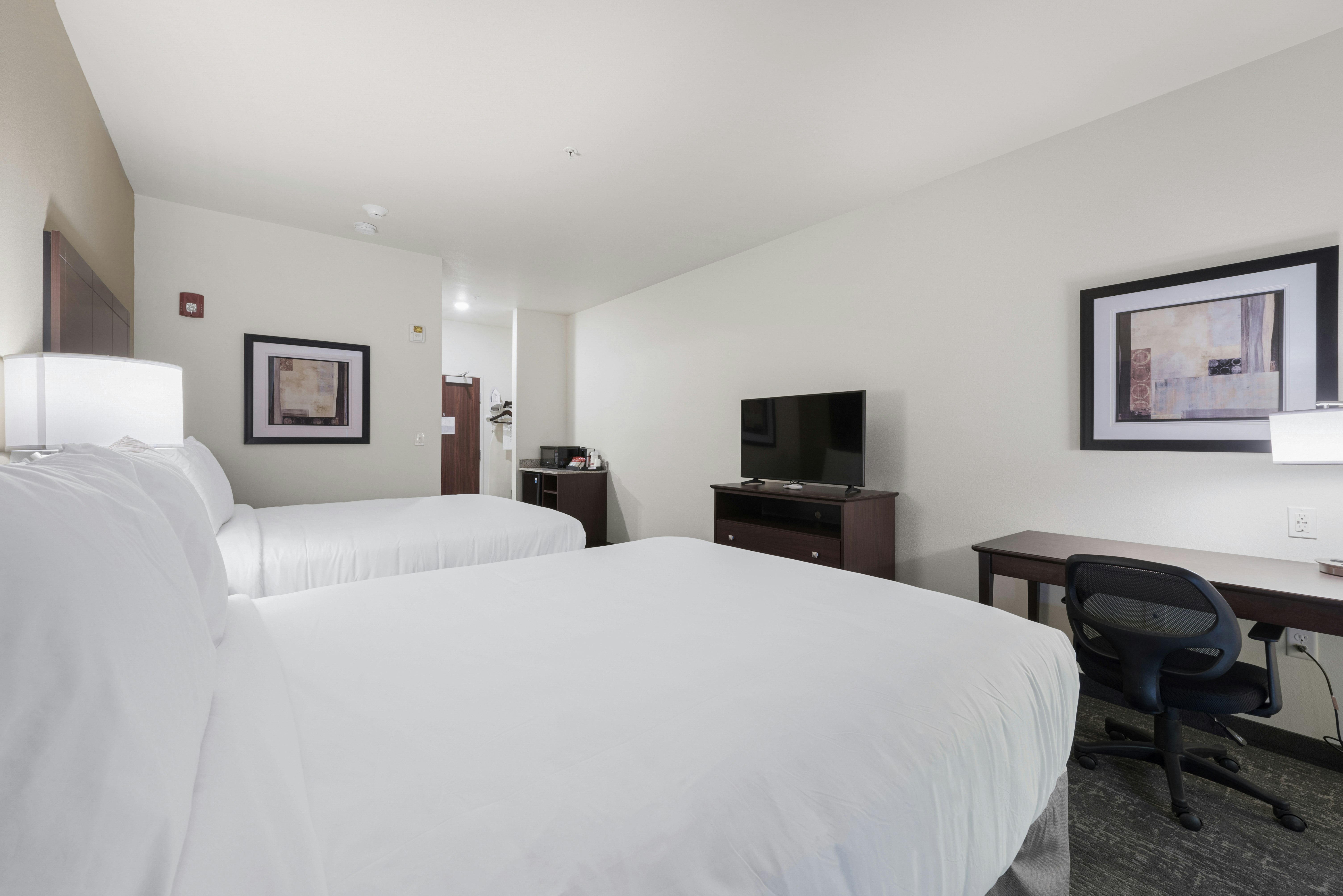 Cobblestone Hotel & Suites - Eaton, OH 9/50
